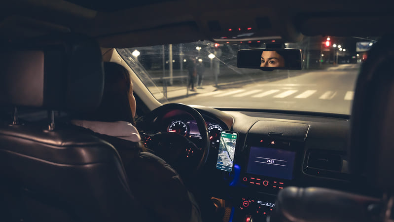 conduciendo de noche